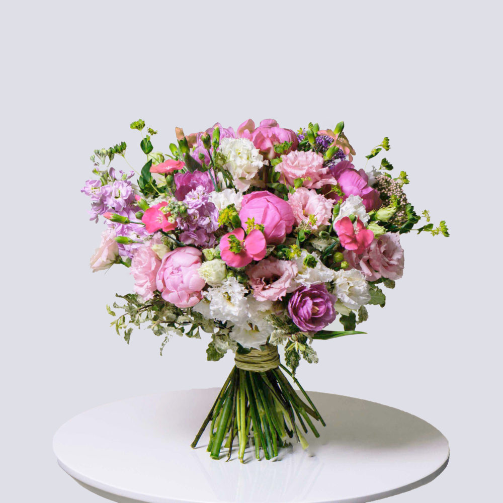 Круглый букет в розовой гамме с пионами №18 - купить цветы в Санкт Петербурге