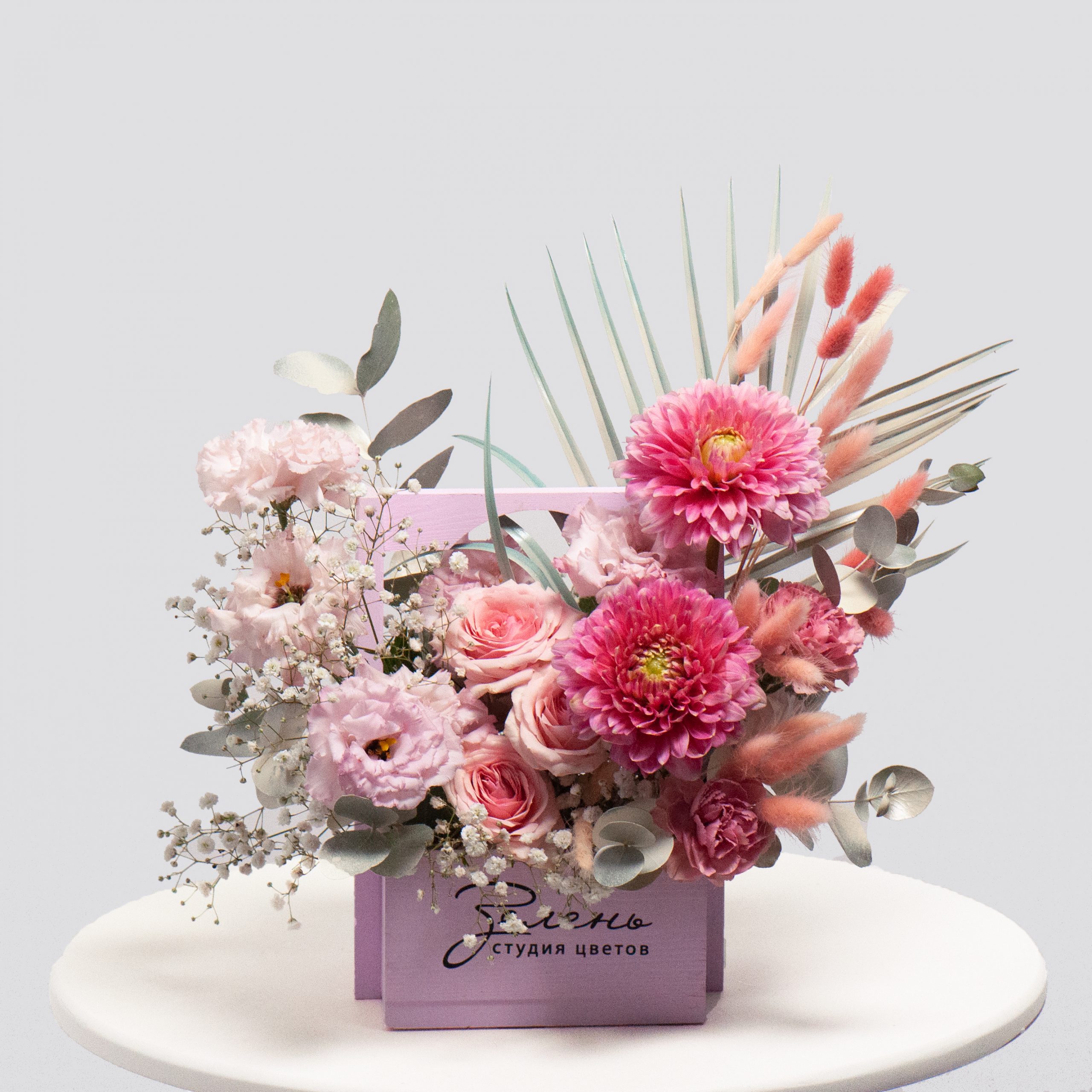Ящик в бело-розовой гамме №23 - купить цветы в Санкт Петербурге
