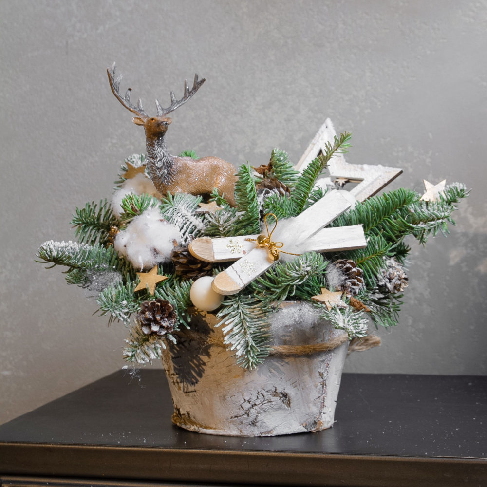 Новогодняя композиция из натуральной ели с хлопком и шишками №13 - купить цветы в Санкт Петербурге