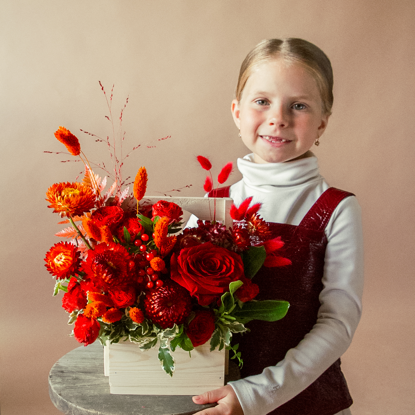Ящик в красной гамме №21 - купить цветы в Санкт Петербурге