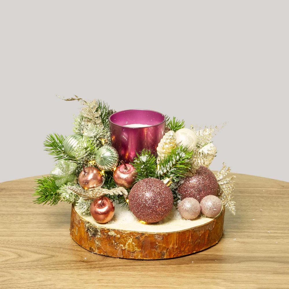 Новогодняя композиция со свечой и розовыми игрушками №35 - купить цветы в Санкт Петербурге