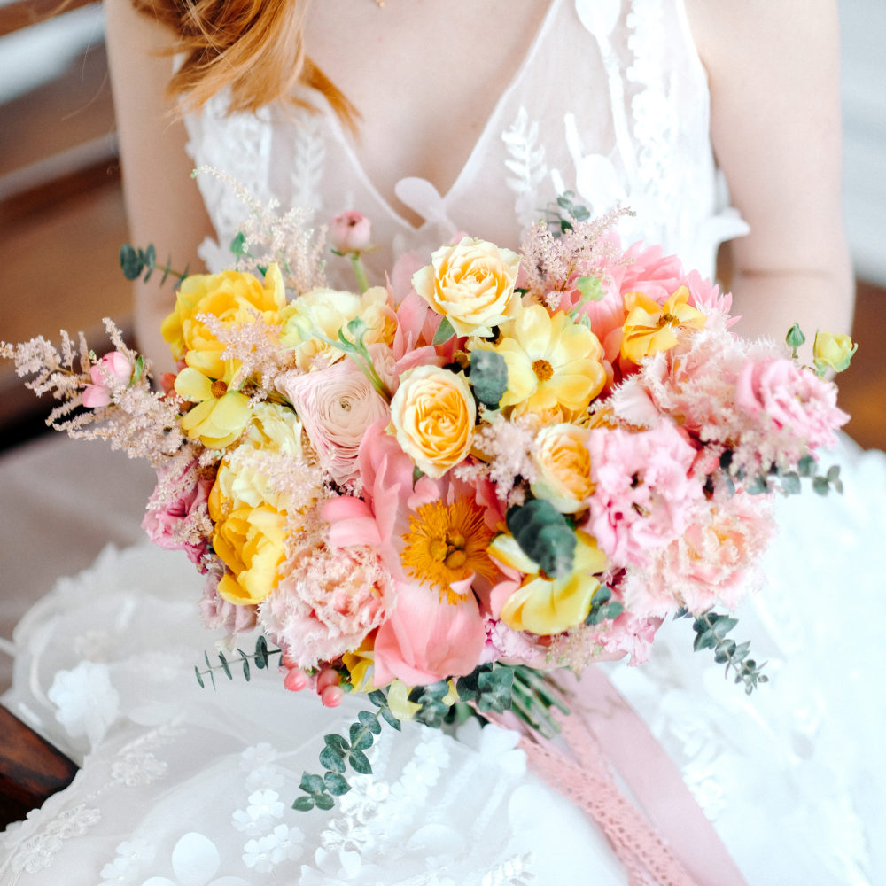 Свадебный букет с ранункулюсами и лизиантусом №2 - купить цветы в Санкт Петербурге