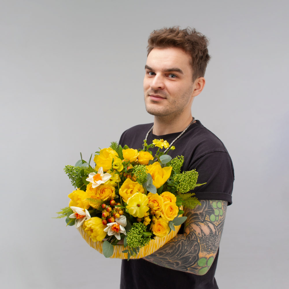 №15 Букет средний на каркасе желтый - купить цветы в Санкт Петербурге