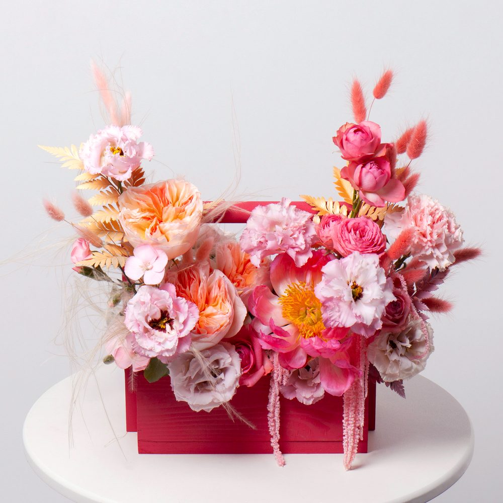 №476 Ящик в розовых тонах с пионом - купить цветы в Санкт Петербурге