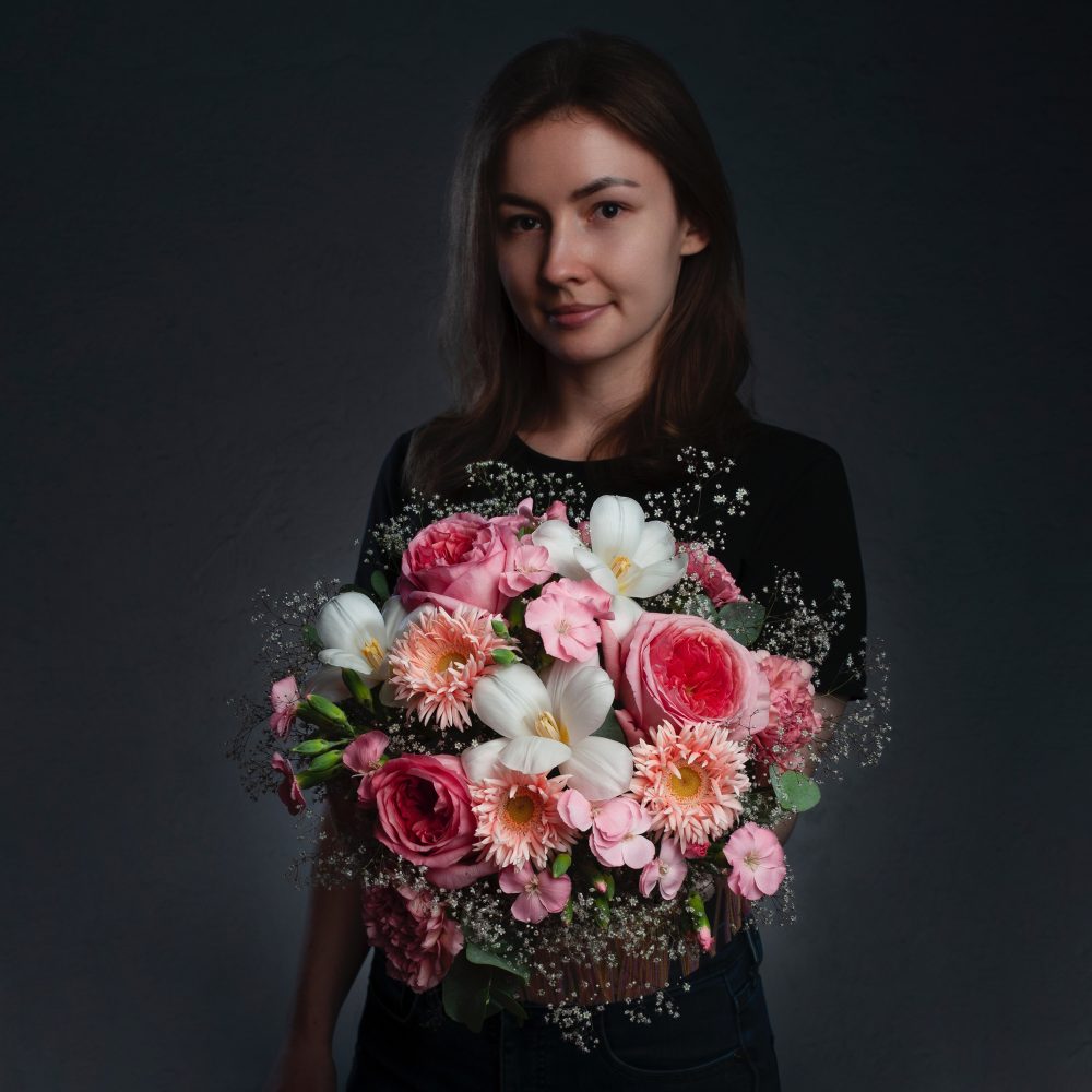 Розовый букет на каркасе с тюльпанами №41 - купить цветы в Санкт Петербурге