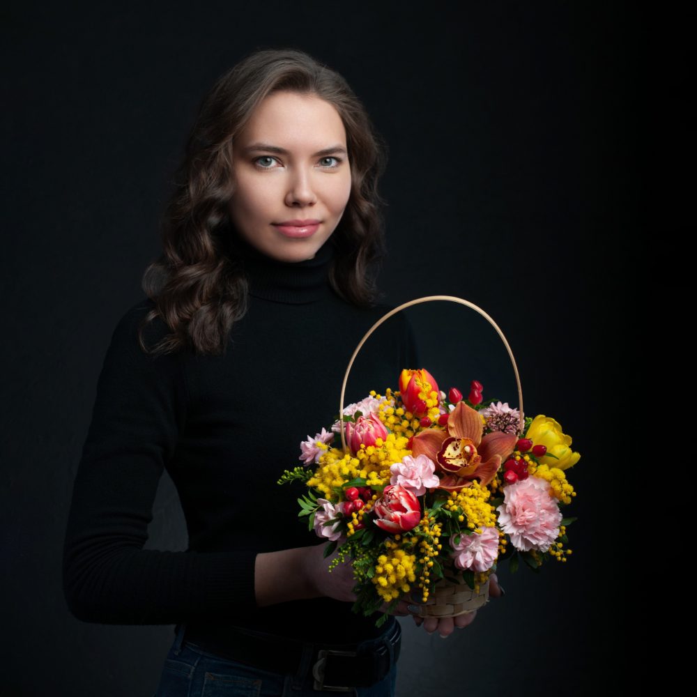 №415 Маленькая корзинка с мимозой - купить цветы в Санкт Петербурге