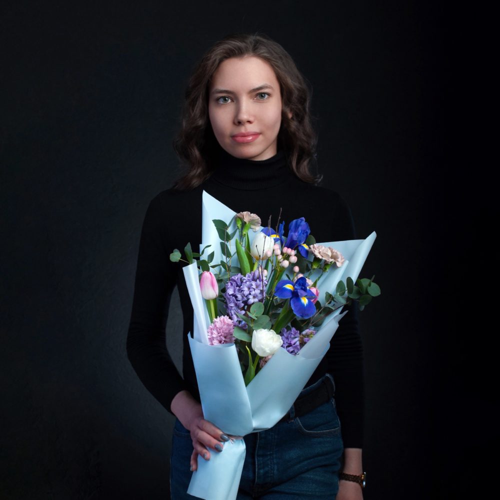 №35 Небольшой букет с ирисами и тюльпанами - купить цветы в Санкт Петербурге
