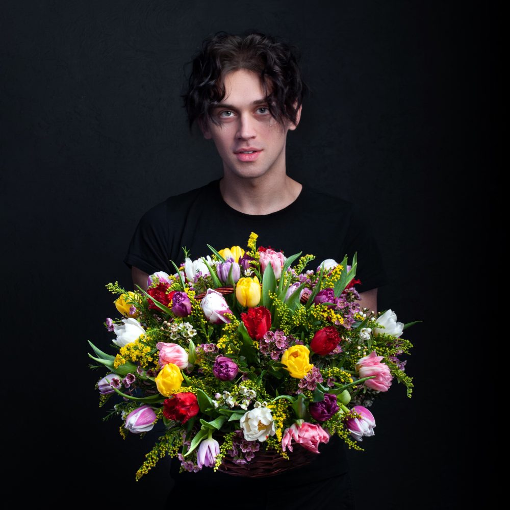№418 Корзина с тюльпанами микс - купить цветы в Санкт Петербурге