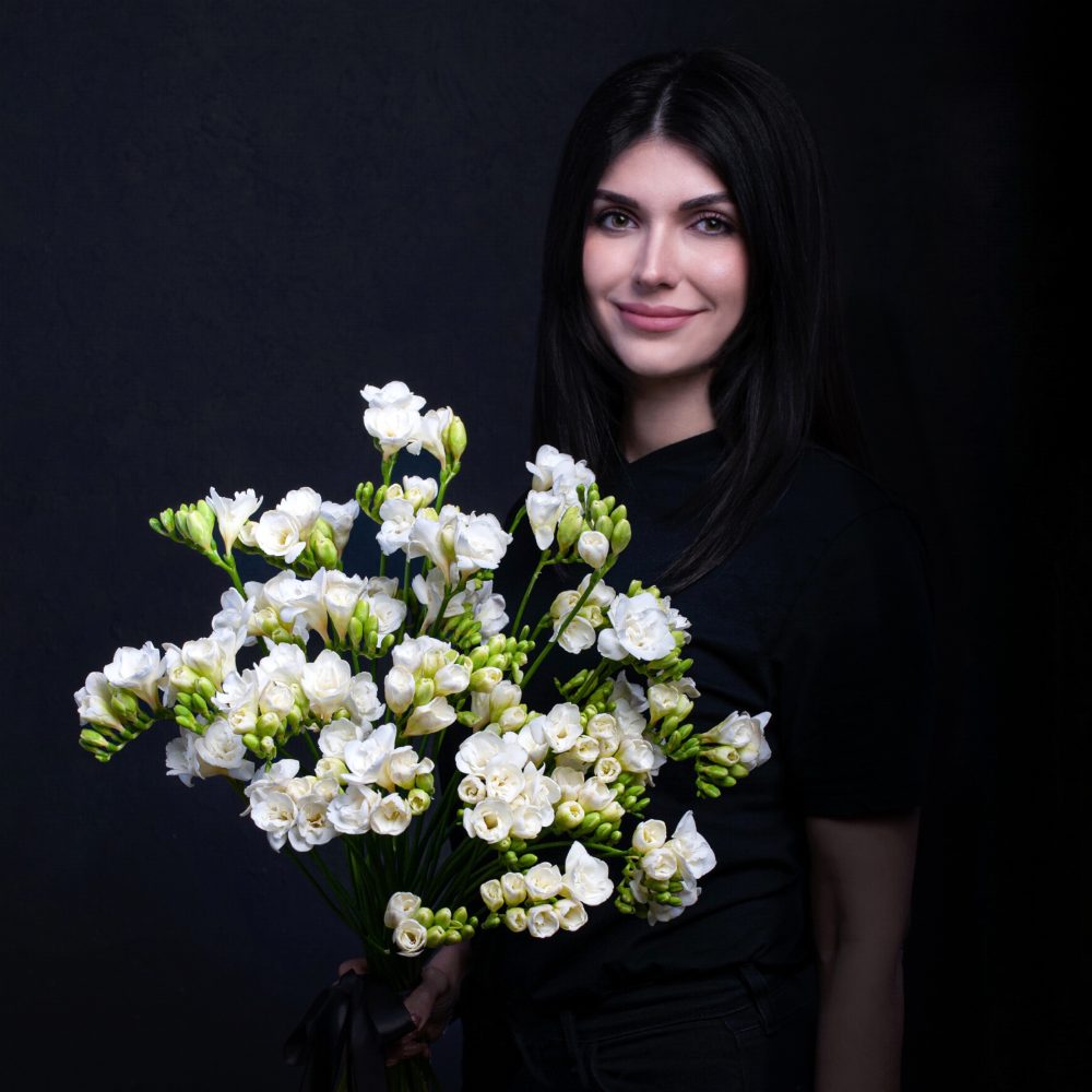 Моно букет из белых фрезий - купить цветы в Санкт Петербурге
