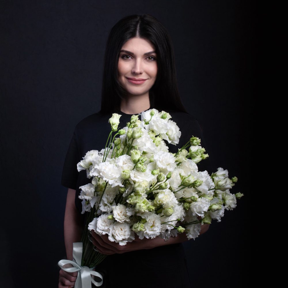 Моно букет из белых лизиантусов - купить цветы в Санкт Петербурге