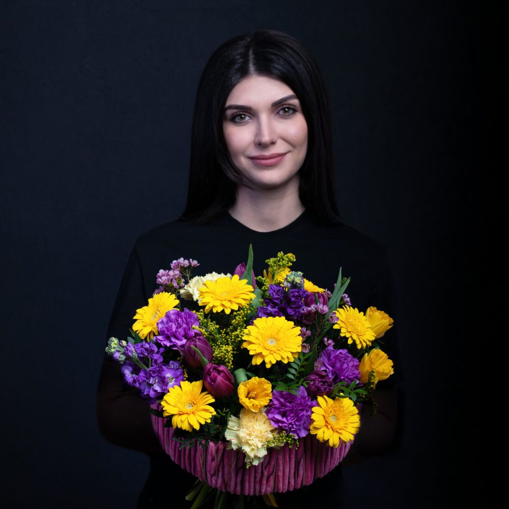 №46 Букет на каркасе с весенними цветами и герберами - купить цветы в Санкт Петербурге