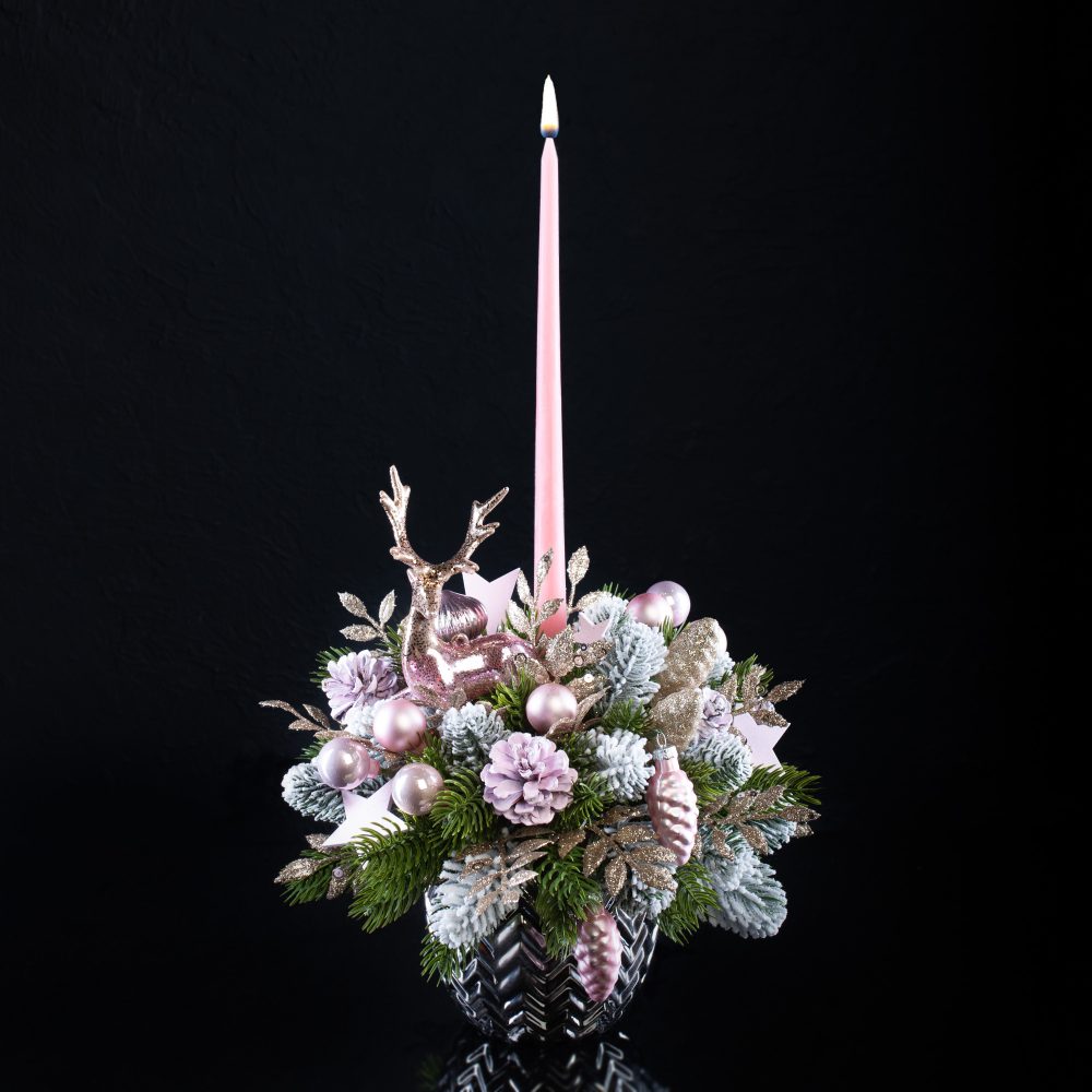 №37 Розовая композиция со свечой и оленем. - купить цветы в Санкт Петербурге