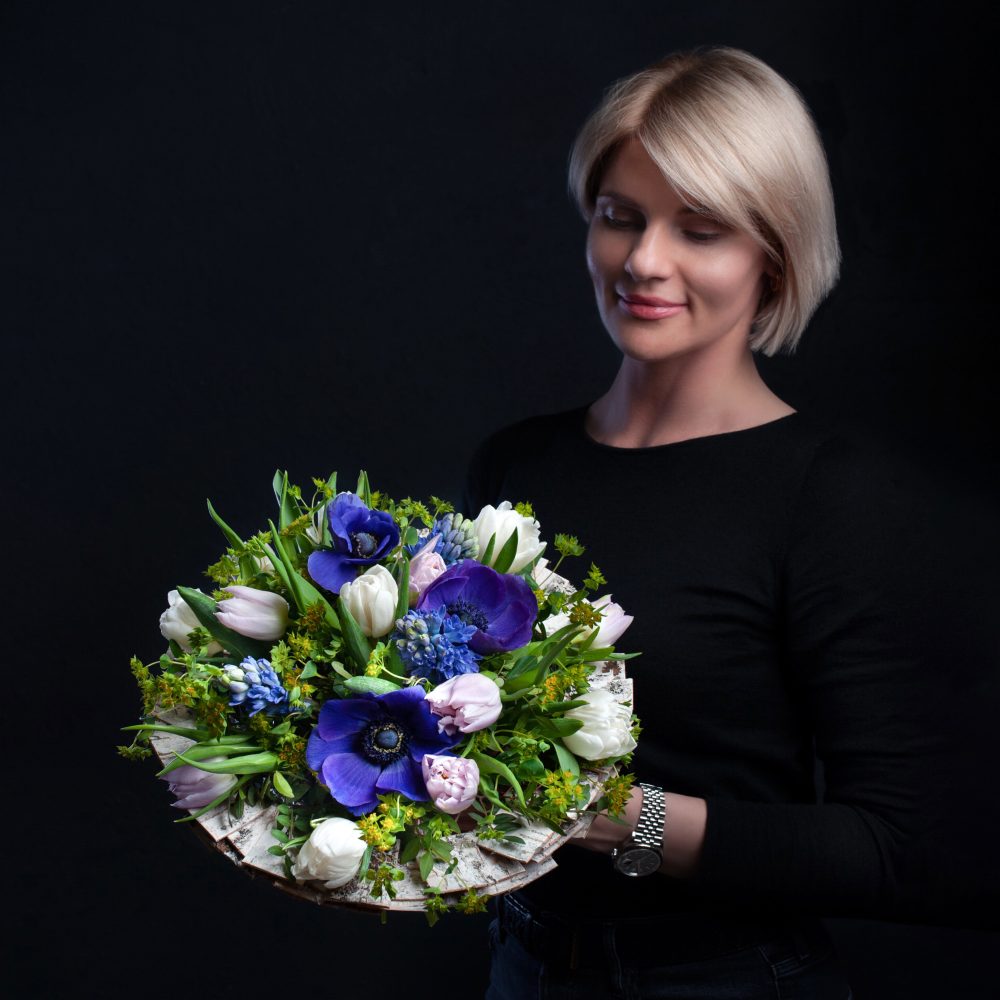 №15 Бело-синий букет на каркасе из бересты - купить цветы в Санкт Петербурге