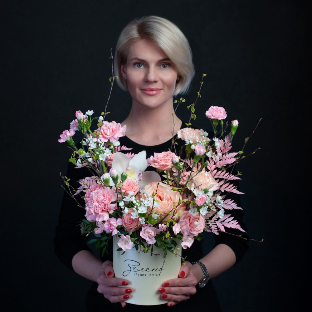 №301 Букет в шляпной коробке в розовых тонах - купить цветы в Санкт Петербурге