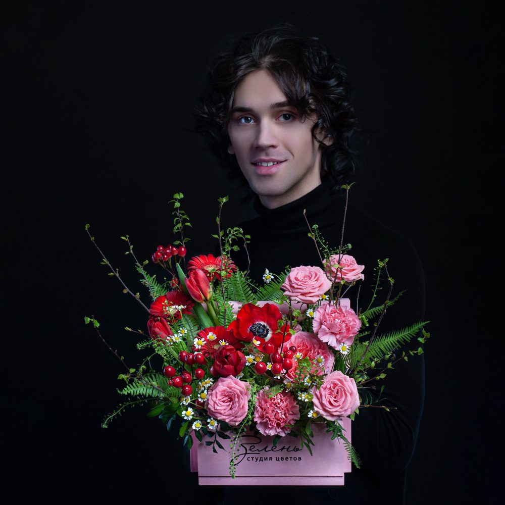 №495 Композиция в ящике красно-розовая - купить цветы в Санкт Петербурге